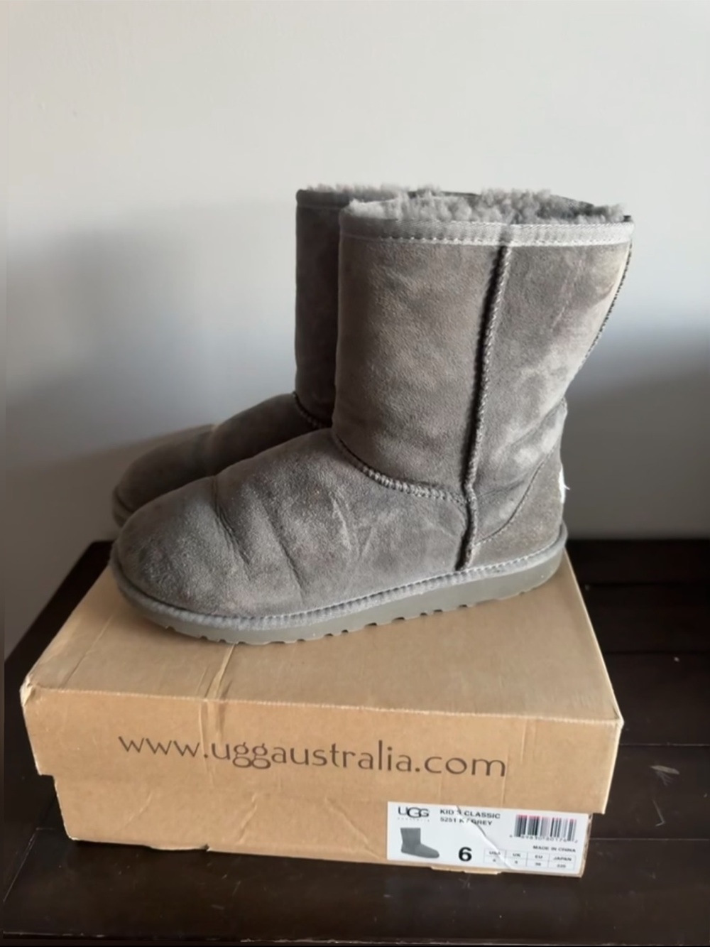 UGG Australia Kid’s Classic 5251 Grey Sheepskin Boots Size 6 With Original Box